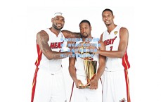 开云综合服务_足坛狂飙夜！国家德比巴萨力克皇马，红魔杯赛爆冷出局，拜仁八球狂胜掀风暴